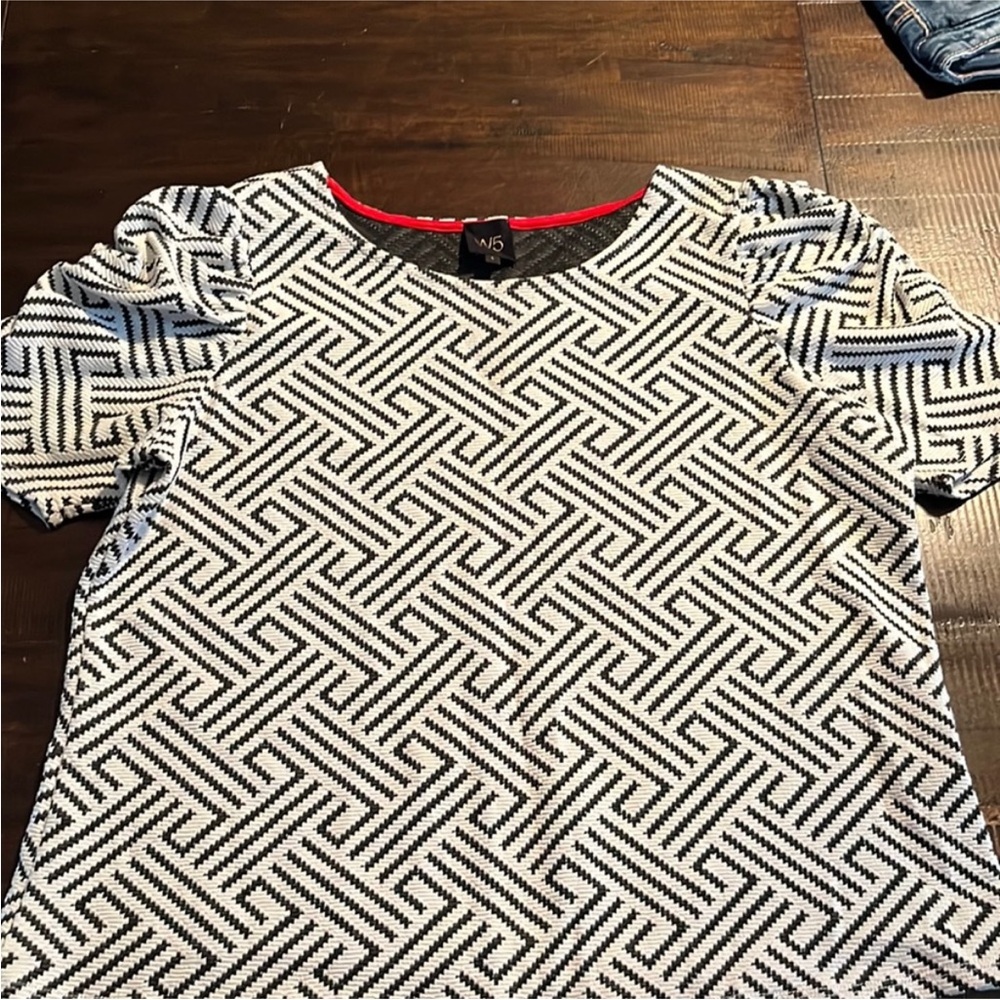 Black and White Patterned Women's Top